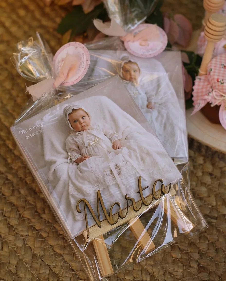 Caballete de madera para cartel de boda o evento
